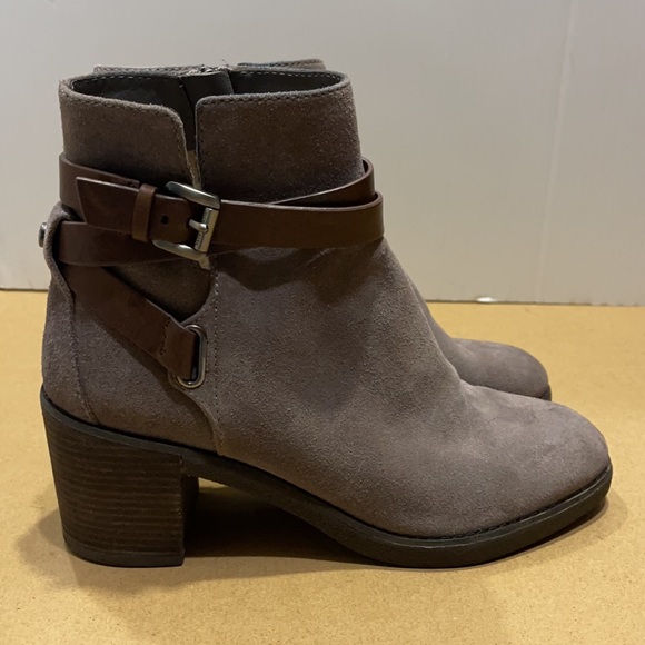 Micheal Kors Ankle Bootie - Picture 3 of 7